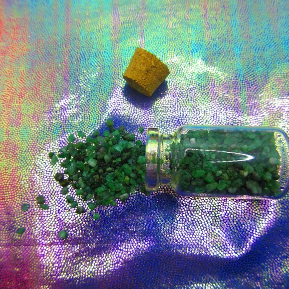 Emerald Small Gemstone Chips In A Bottle Embellishments Natural Semi Precious - Picture 2 of 3